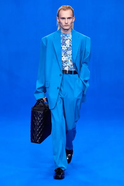 Look 18
